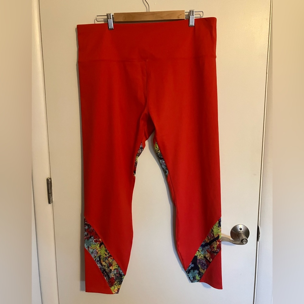 Soulgani Actuve women’s workout pants. Red with design. 1X. Never worn.